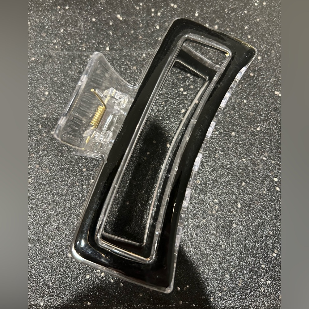 Large black and clear claw clip